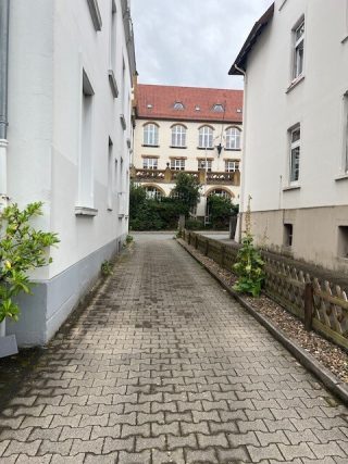 thumb Zufahrt Eingang und Garagen
