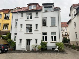 thumb Hausansicht Eingang und Stellplatz